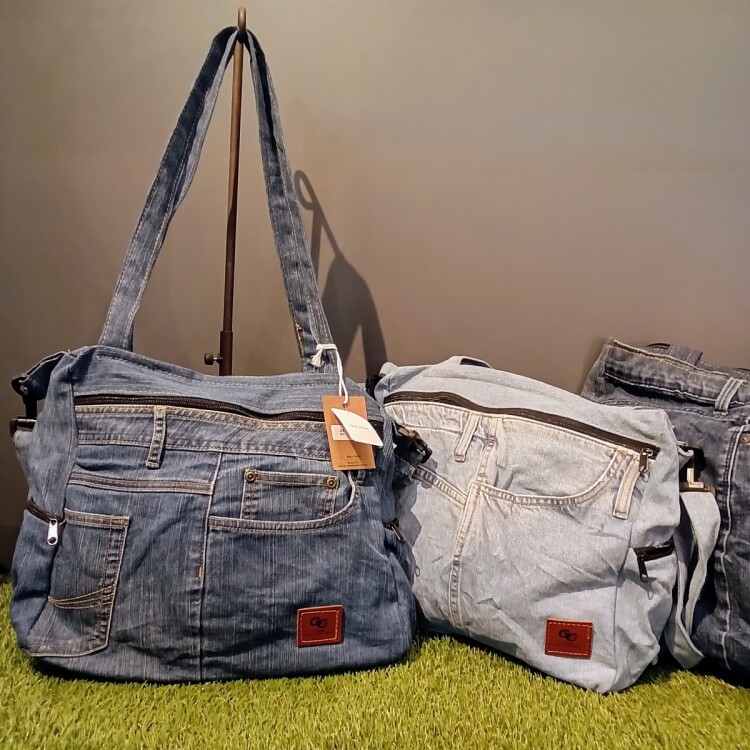 【人気商品・再入荷】デニムリメイクバッグ