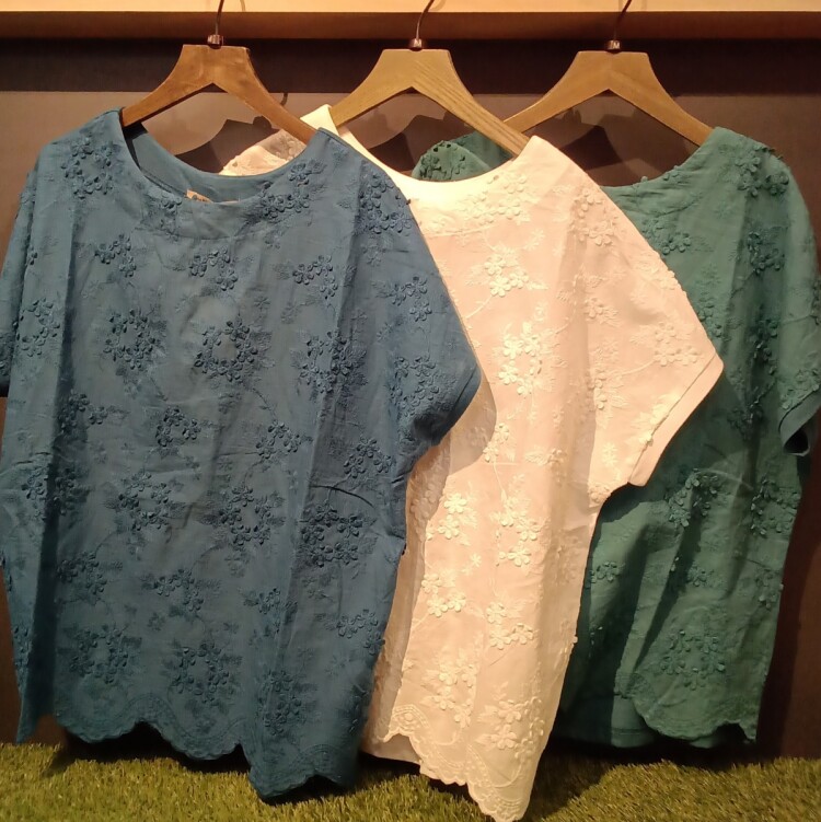 【NEW】立体的なお花刺繍が綺麗なプルオーバー