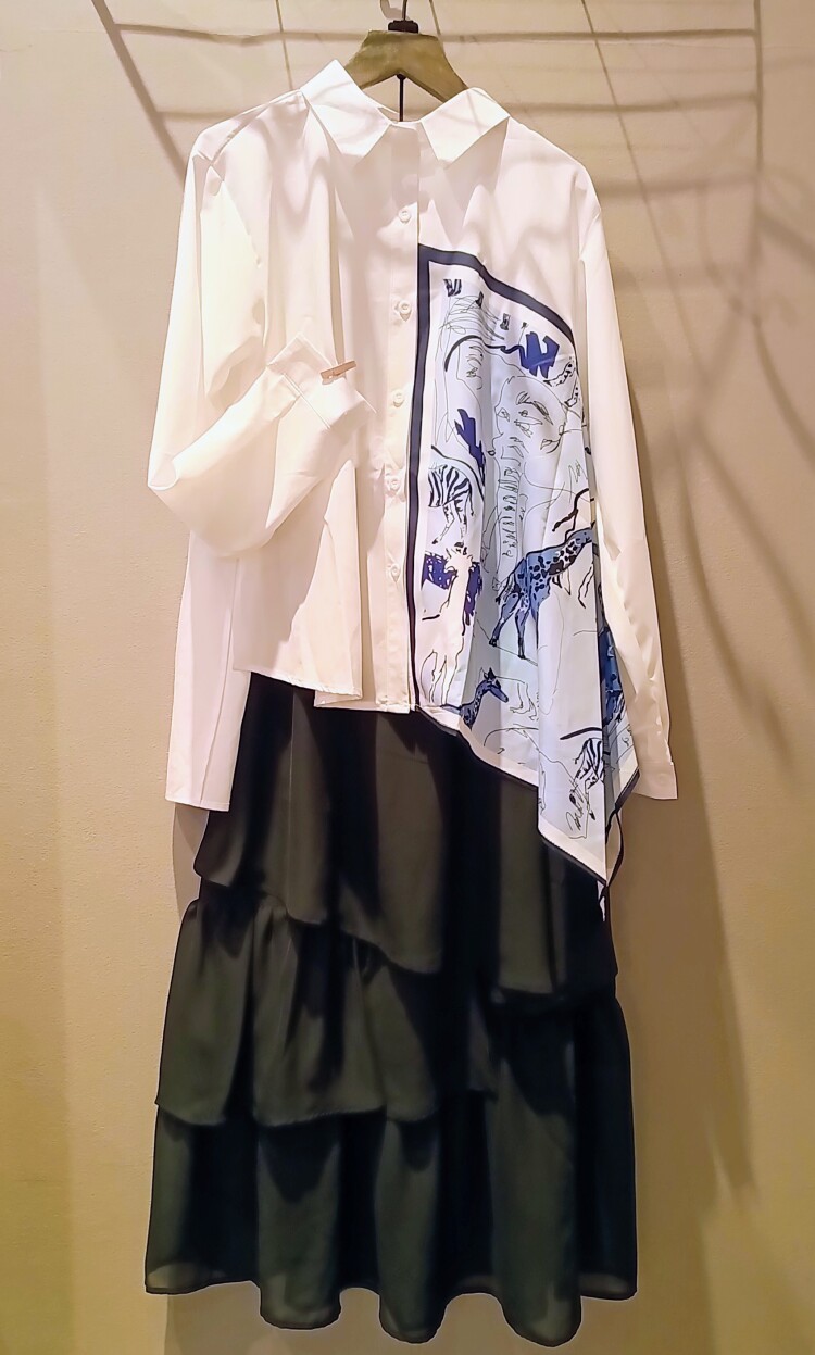 【NEW】初対面で好印象！スカーフ柄シャツ